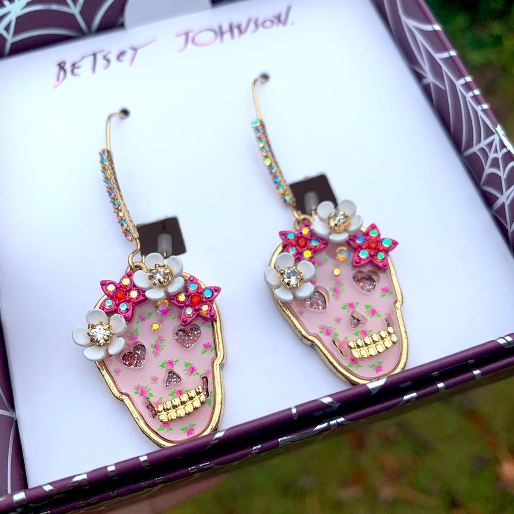 NWT Betsey Johnson Skull Dangle Earrings